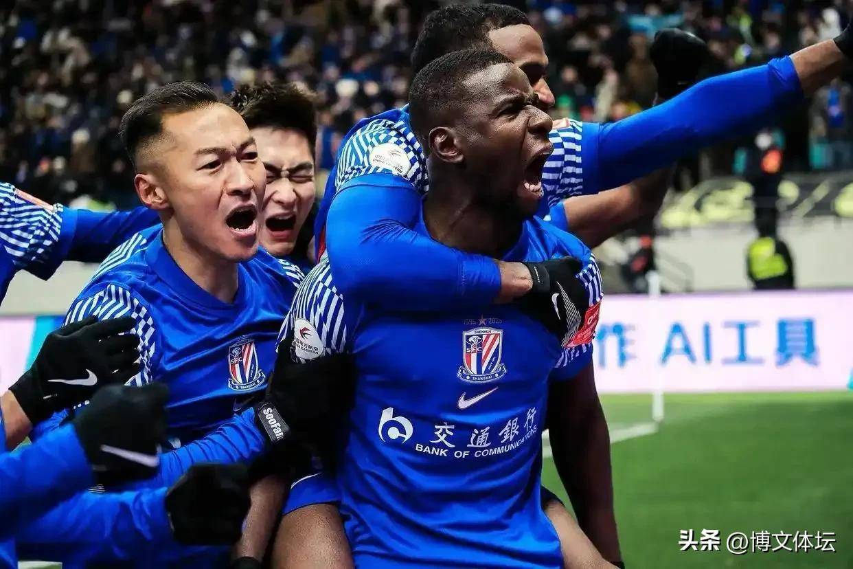申花主场告捷，球队上上下下庆祝欢腾的简单介绍