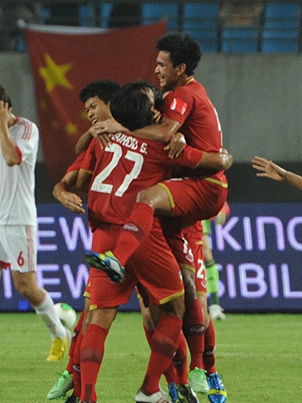 德州扑克-本土球员进攻端发挥突出,帮助球队获胜的是